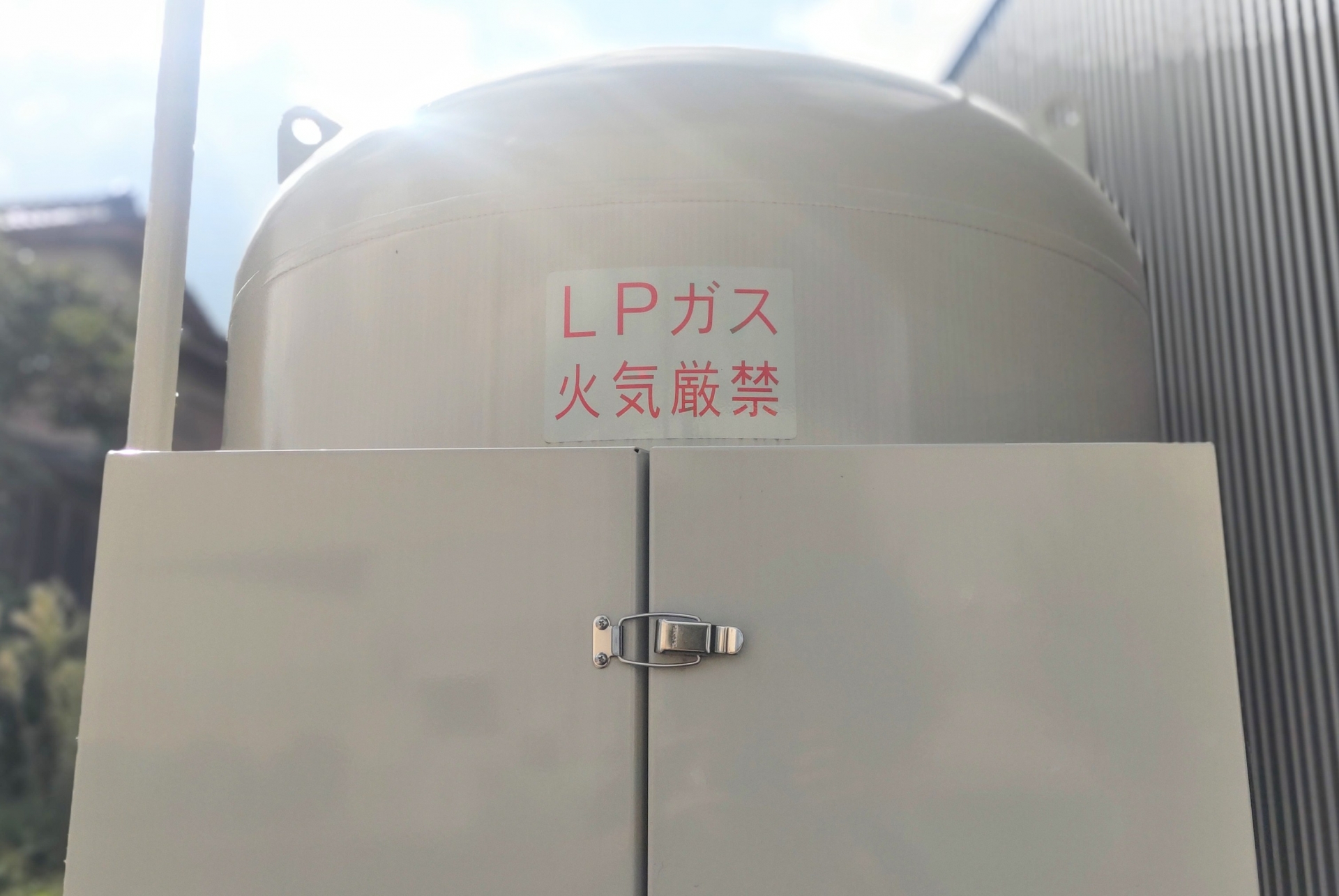 ガスタクシーの燃料タンクから作った薪ストーブです ガスタクシーの燃料タンクから作った薪ストーブです